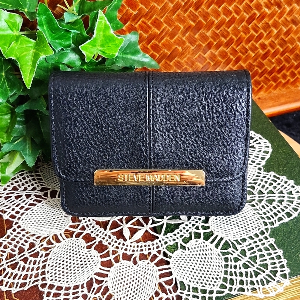 👉*STEVE MADDEN* BLACK ZIP WALLET w/ MULTIPLE COMPARTMENTS & SNAP CLOSURE